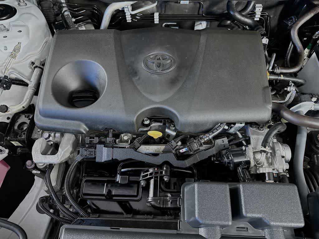 Used 2025 Toyota RAV4 XLE AWD/4WD image 9