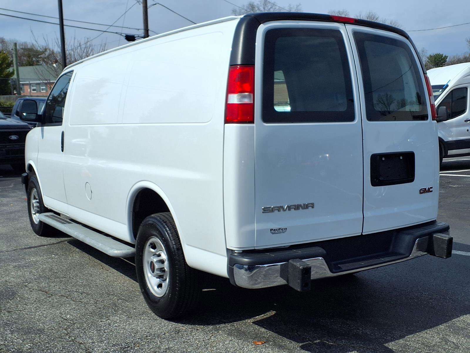 Used 2024 GMC Savana 2500 w/ Driver Convenience Package image 3