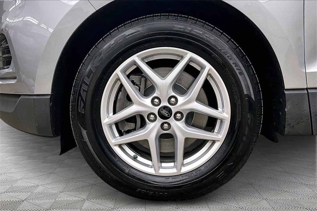 Certified 2023 Ford Edge SEL image 11