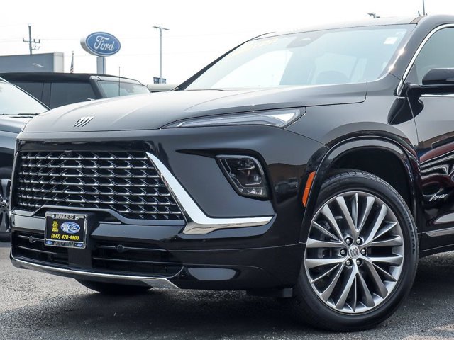 Used 2025 Buick Enclave Avenir w/ Trailering Package, 5000 lbs. AWD/4WD image 3