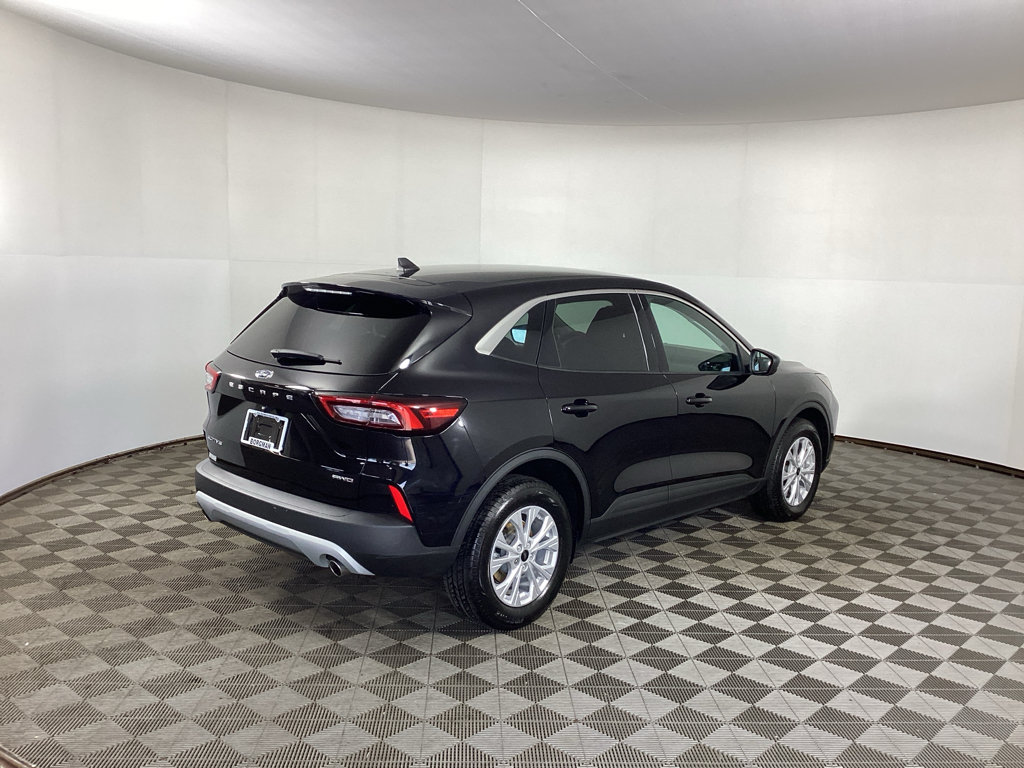 Certified 2023 Ford Escape Active AWD/4WD image 2