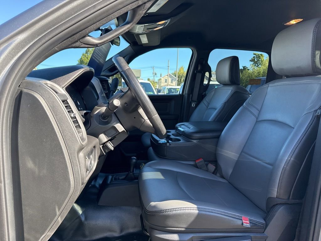 Used 2024 RAM 2500 Tradesman w/ Chrome Appearance Group image 18