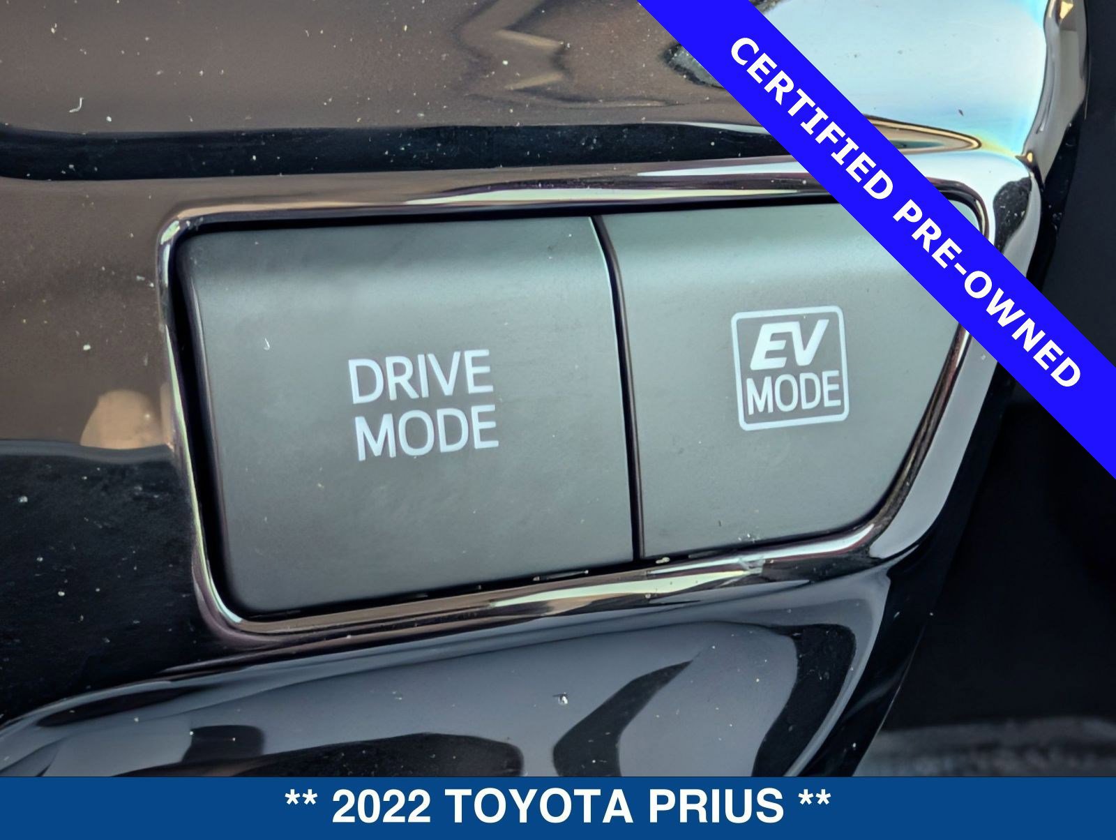 Used 2022 Toyota Prius LE image 30