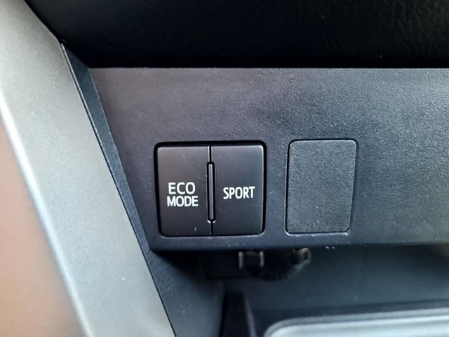 Used 2017 Toyota RAV4 LE w/ Carpet Mat Package AWD/4WD image 18