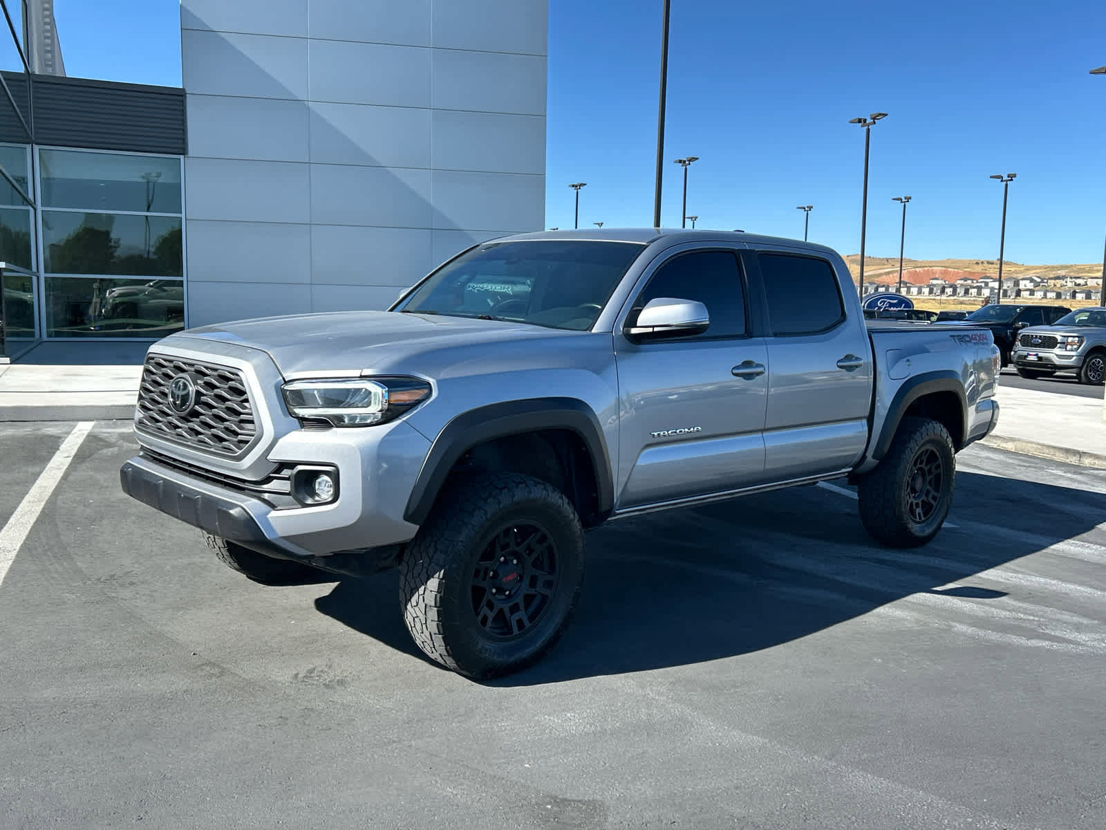 Used 2021 Toyota Tacoma TRD Off-Road image 2