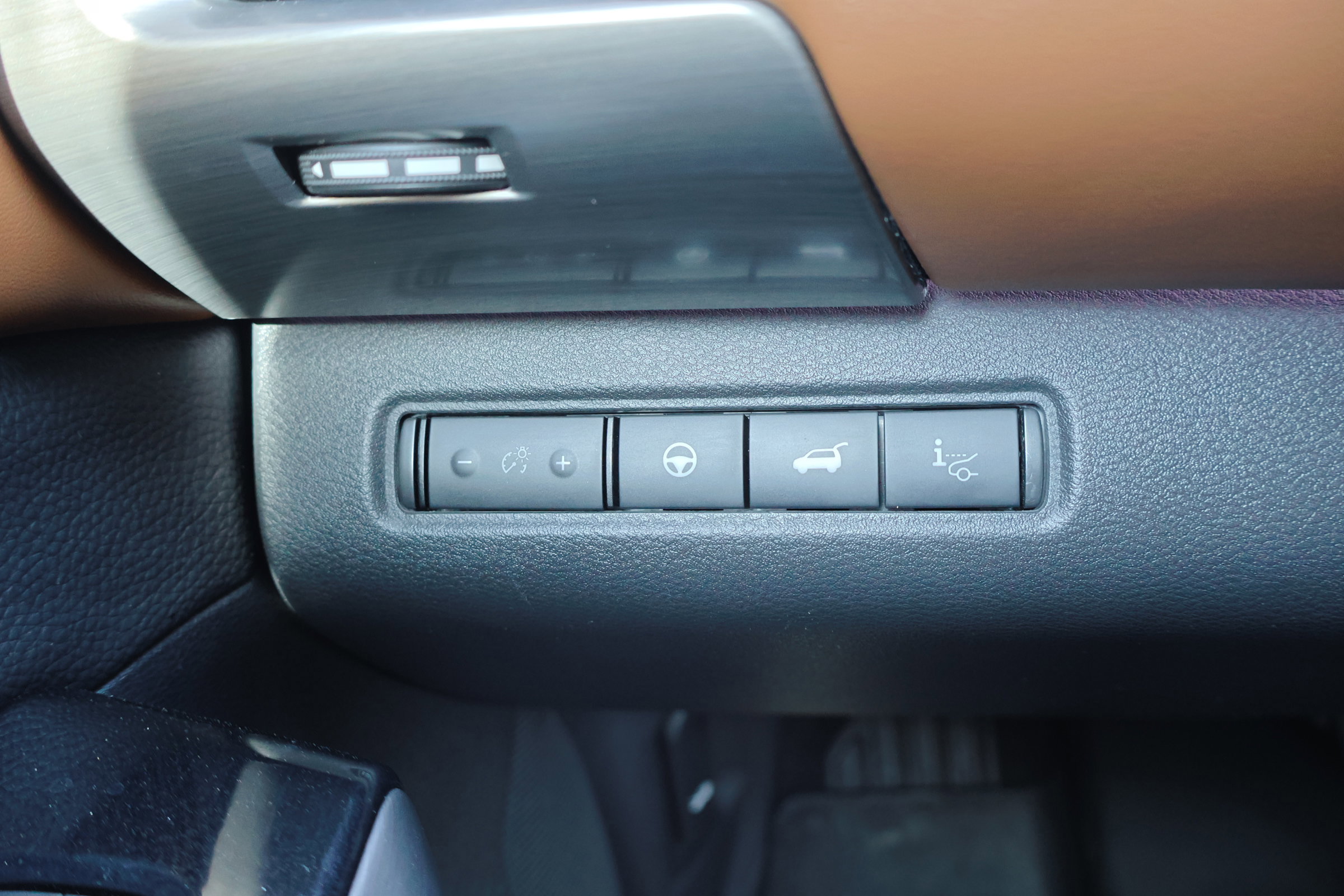 Used 2022 Nissan Pathfinder Platinum w/ Cargo Package image 19