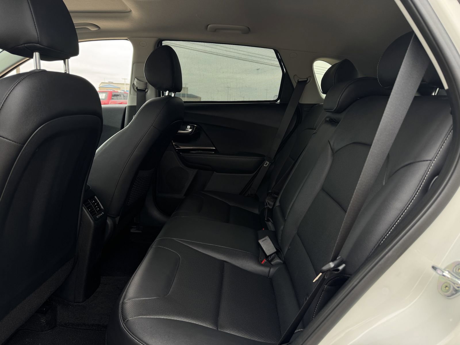 Used 2021 Kia Niro EX Premium FWD image 28