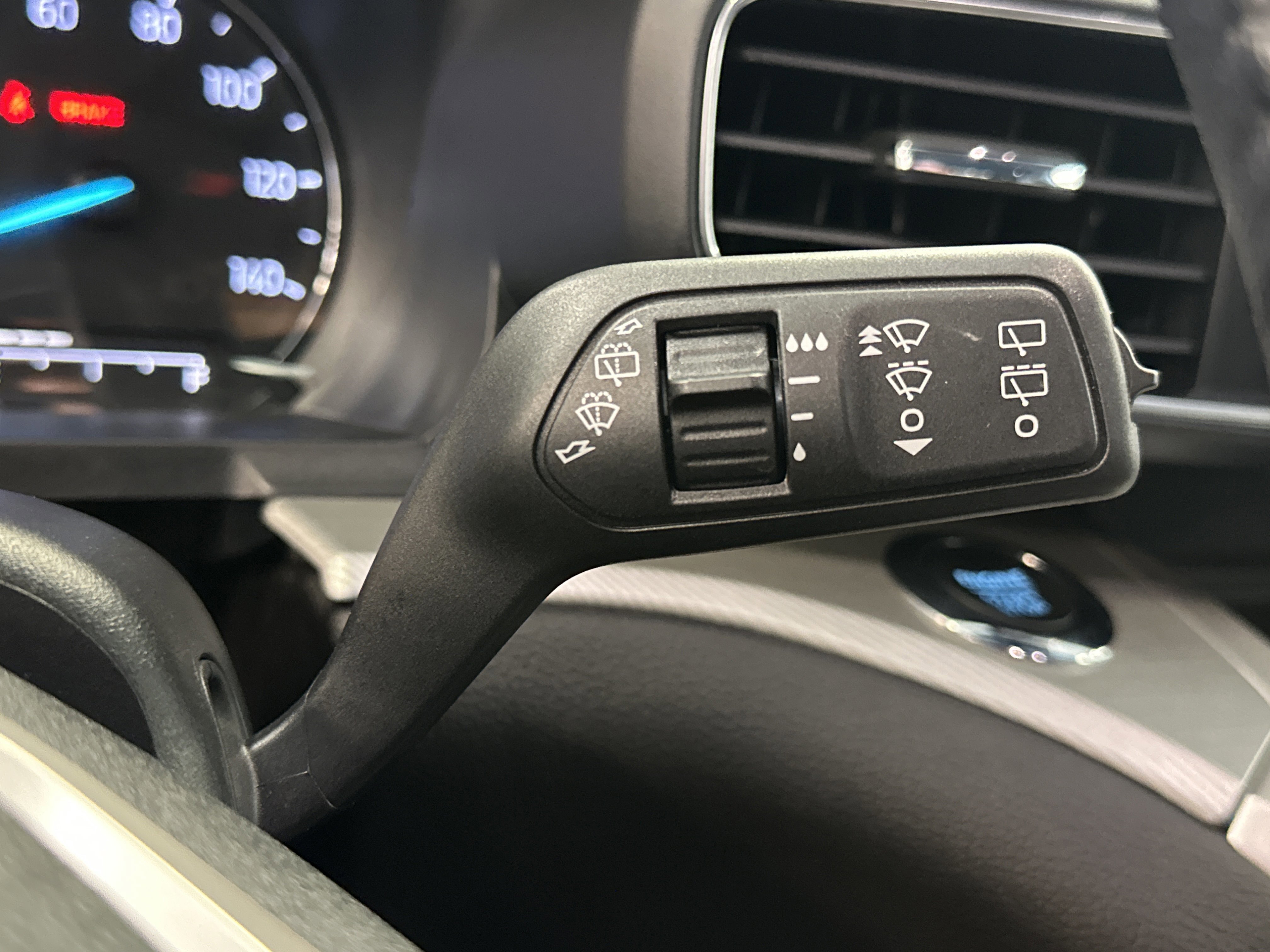 Certified 2022 Ford Explorer XLT w/ Equipment Group 202A image 38