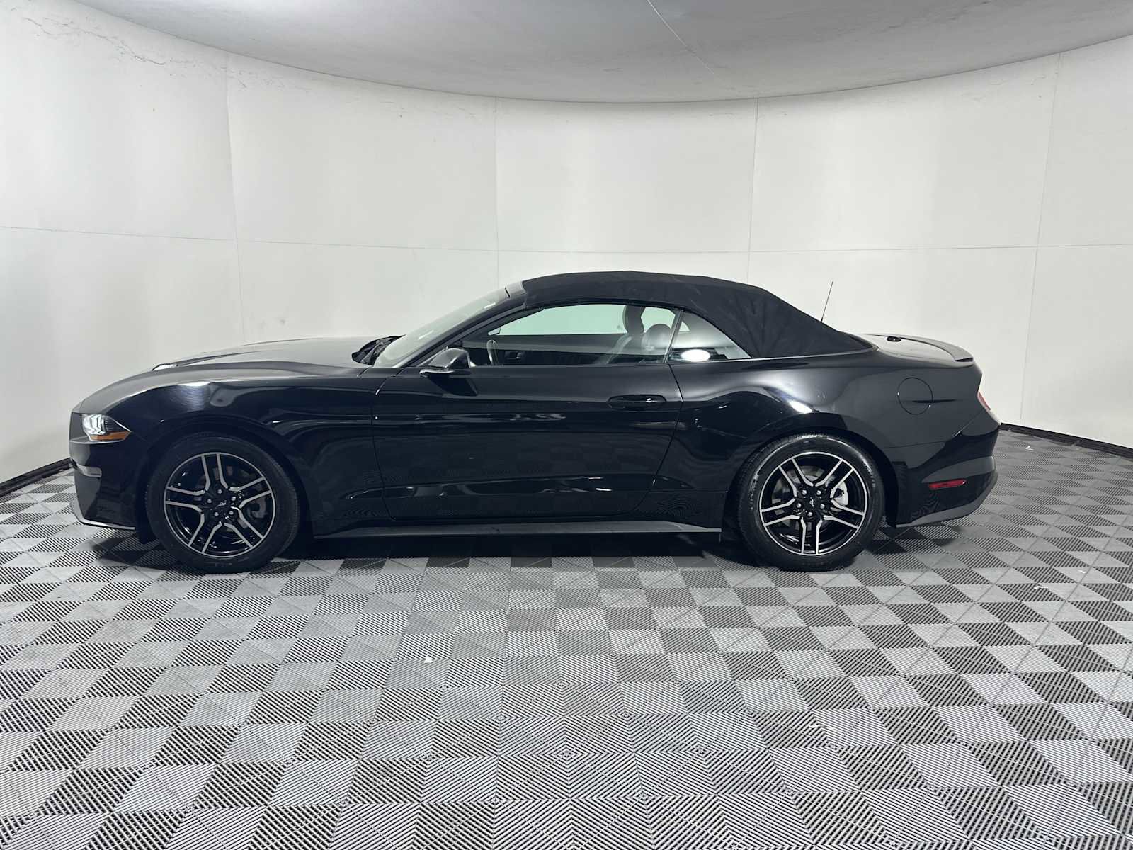 Certified 2020 Ford Mustang Premium image 2