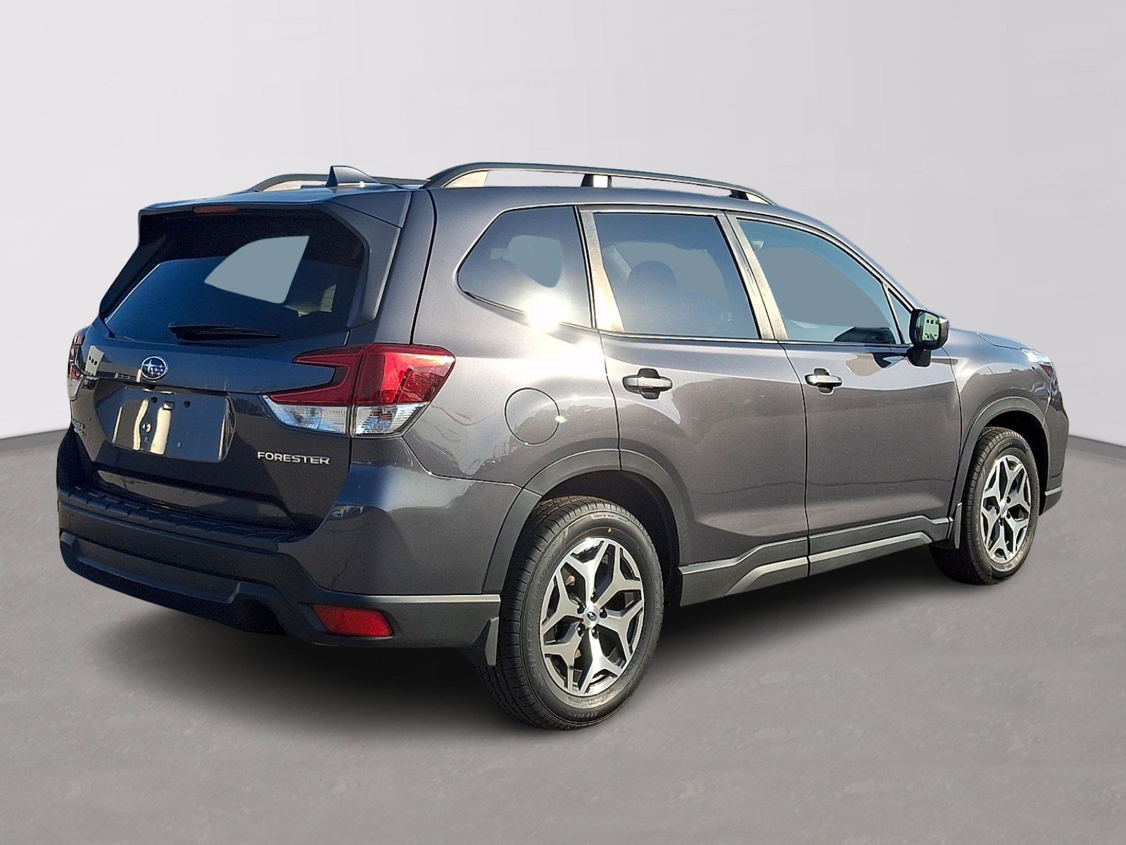 Used 2021 Subaru Forester Premium AWD/4WD image 6