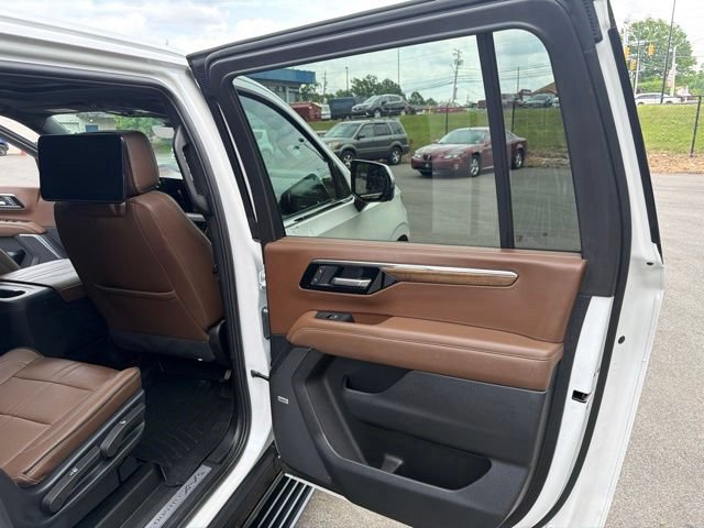 Used 2025 Chevrolet Suburban High Country AWD/4WD image 31