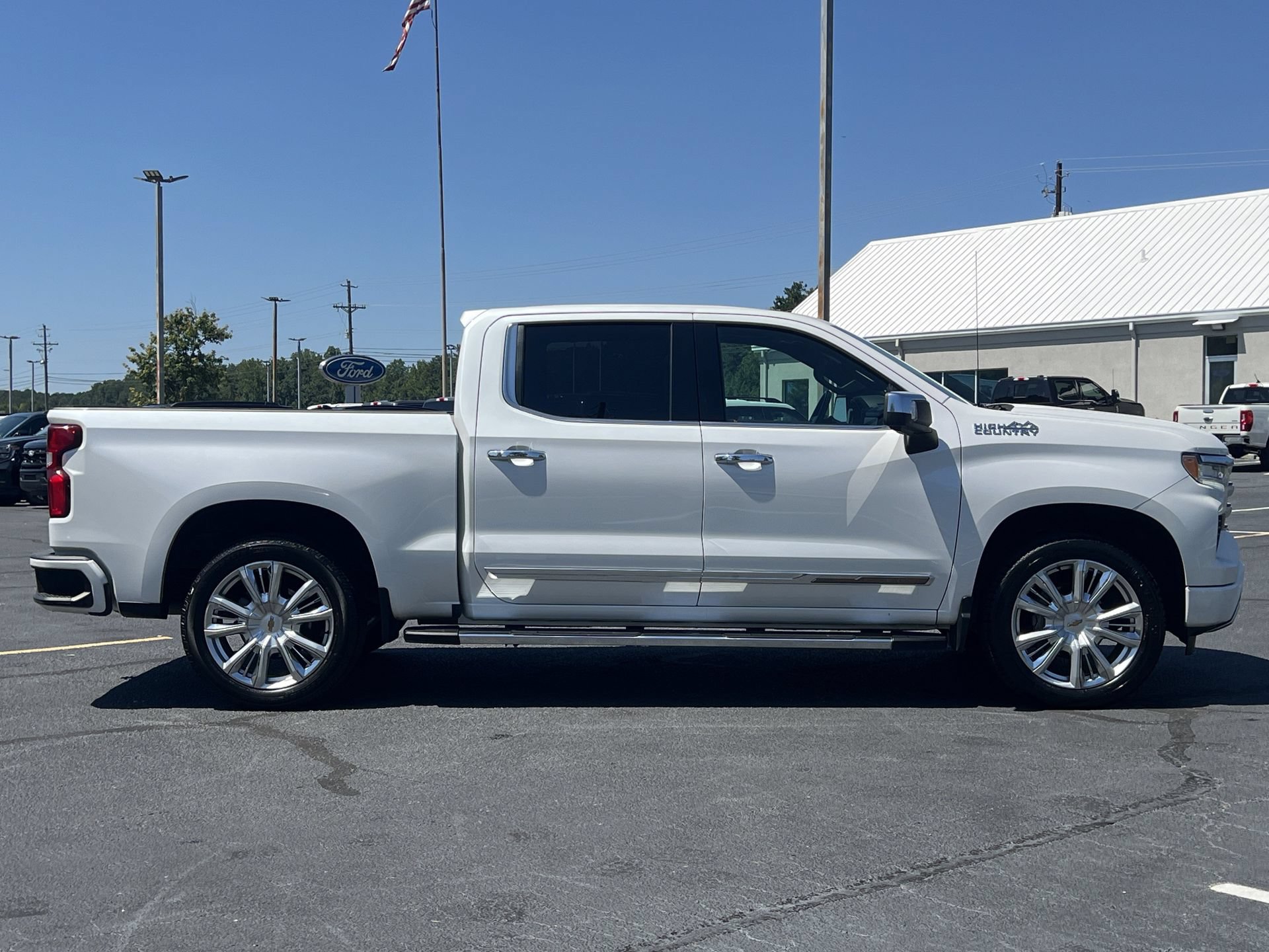 Used 2022 Chevrolet Silverado 1500 High Country w/ High Country Premium Package AWD/4WD image 28
