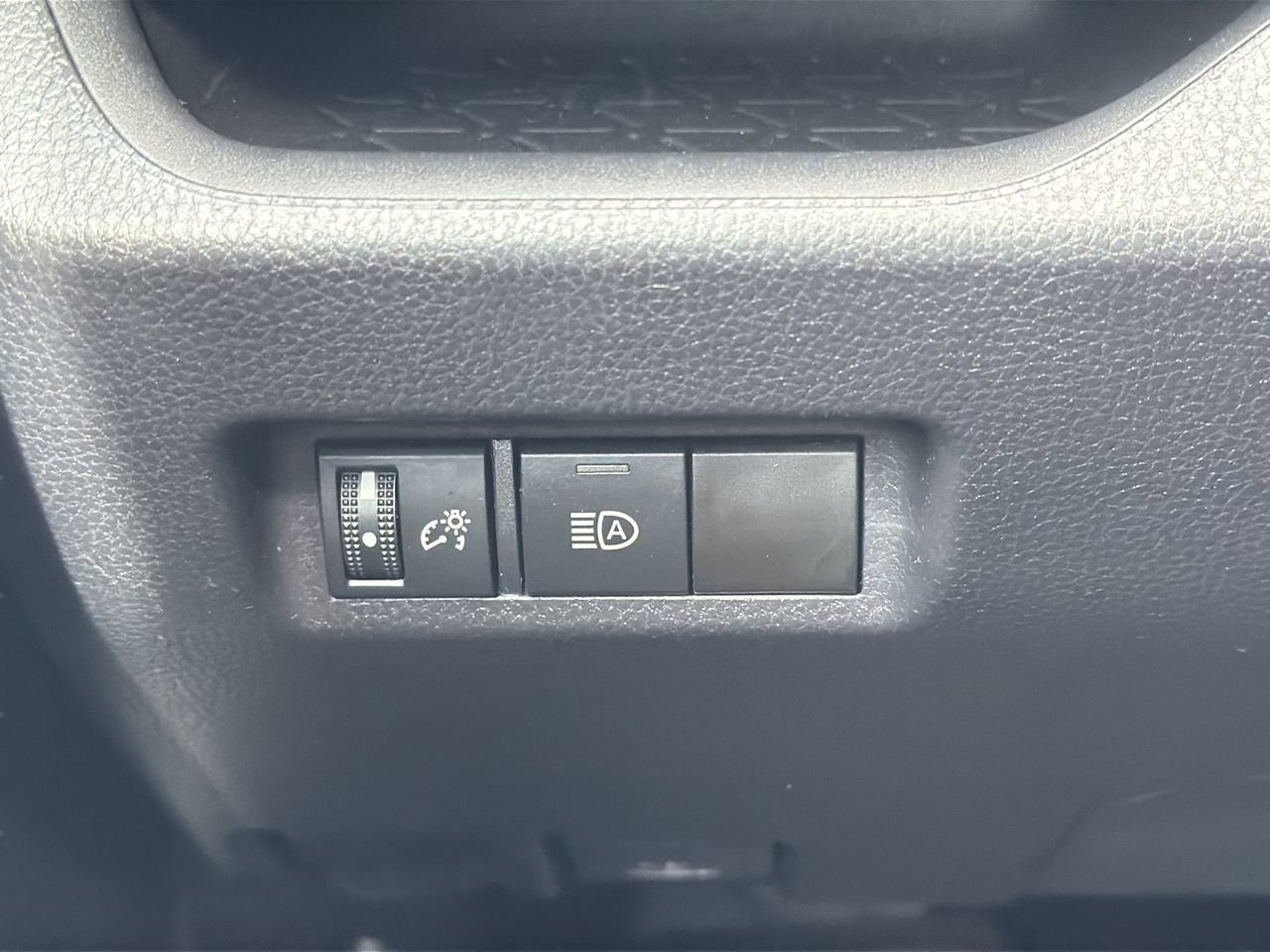 Used 2024 Toyota RAV4 LE FWD image 23
