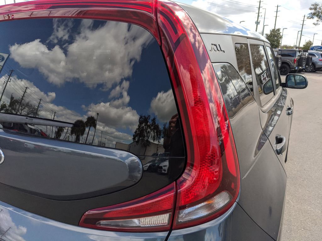 Used 2020 Kia Soul LX image 11