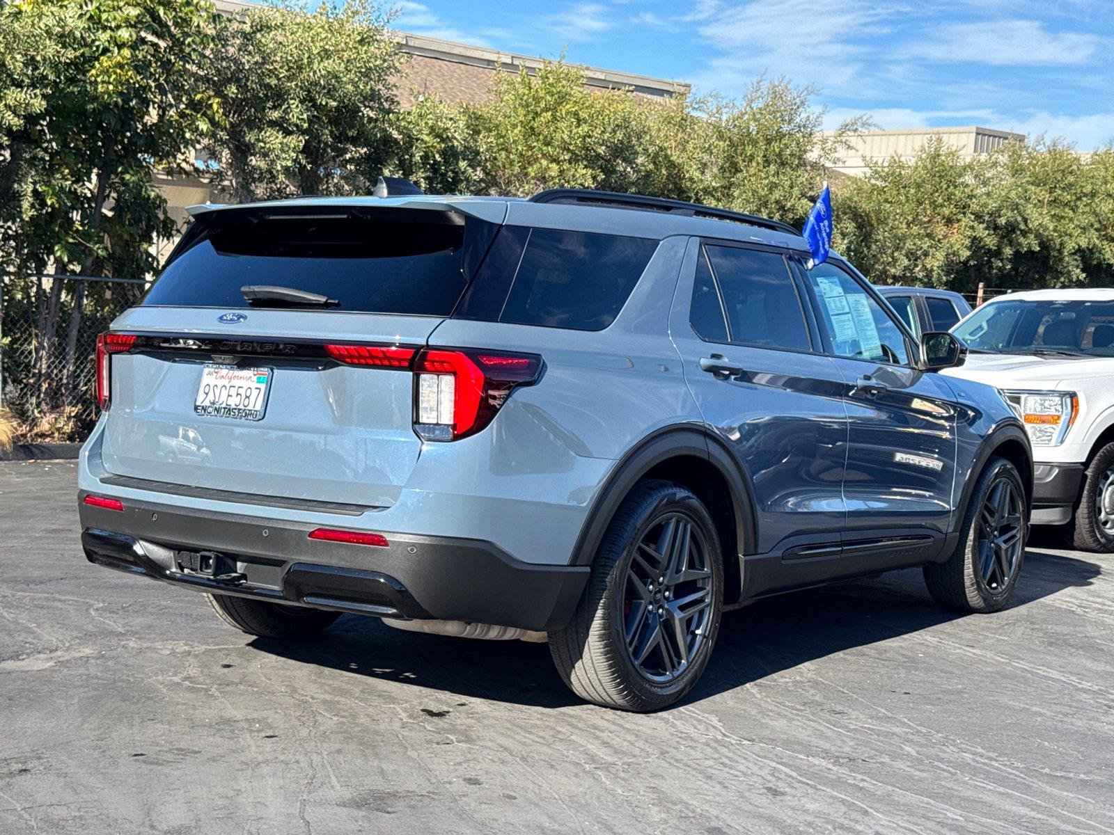 Certified 2025 Ford Explorer ST-Line w/ Premium Package RWD image 15