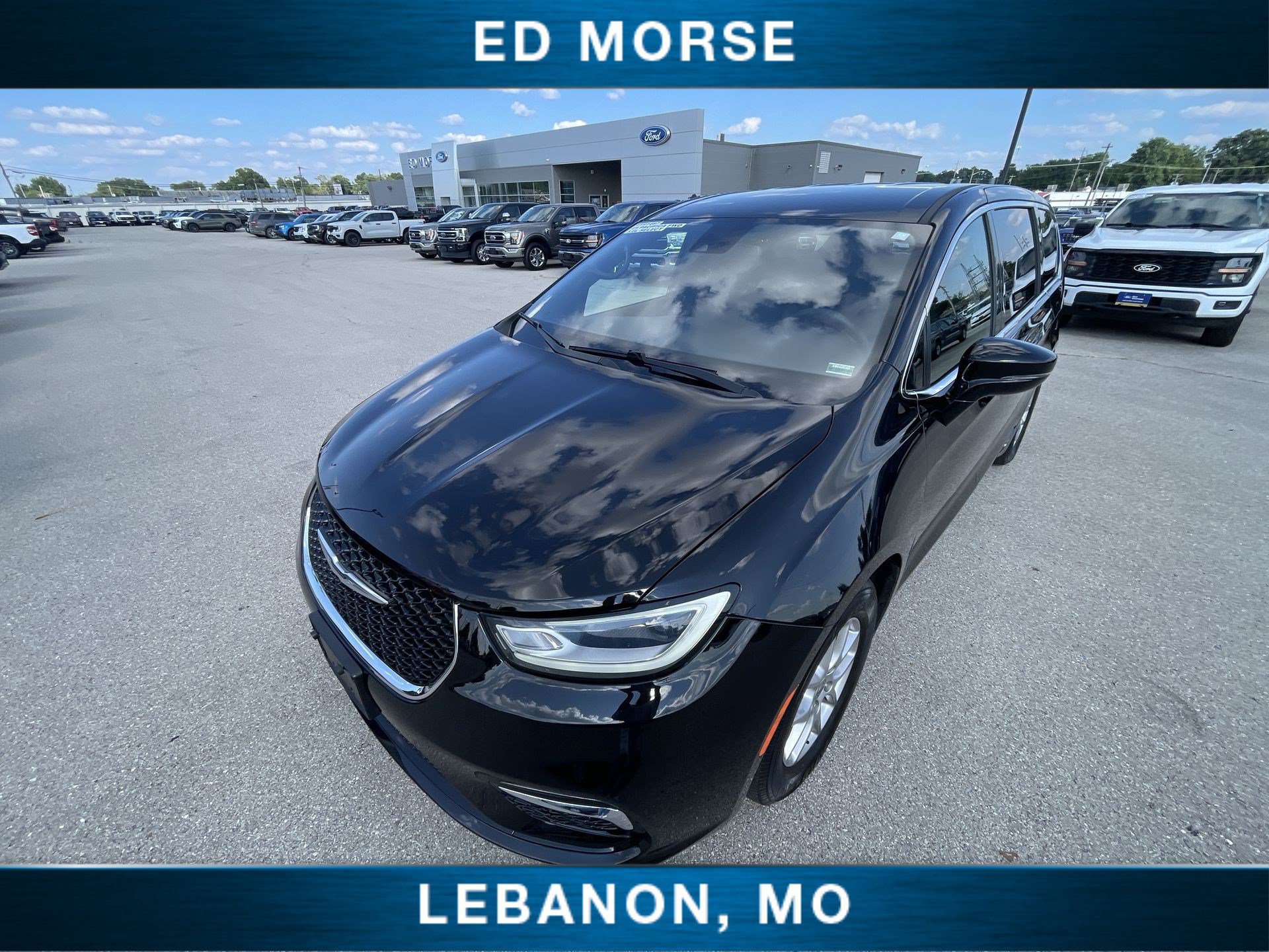 Used 2025 Chrysler Pacifica Select FWD image 19
