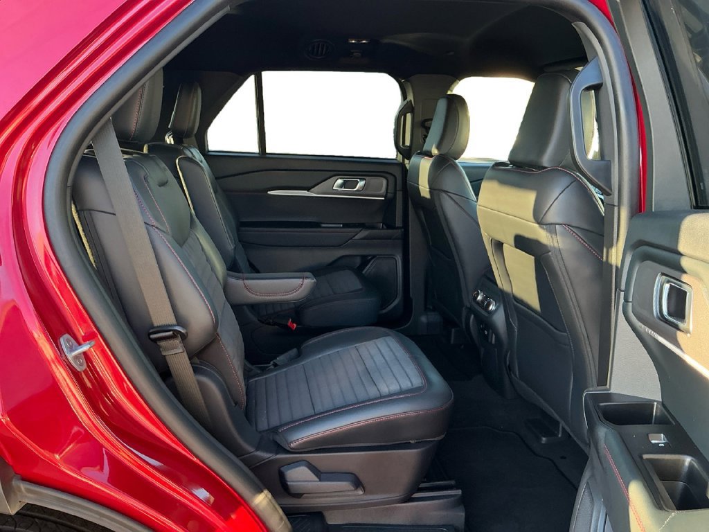 Certified 2025 Ford Explorer ST-Line w/ Premium Package RWD image 23