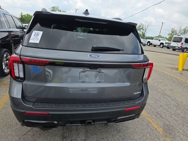 Certified 2025 Ford Explorer ST-Line AWD/4WD image 7