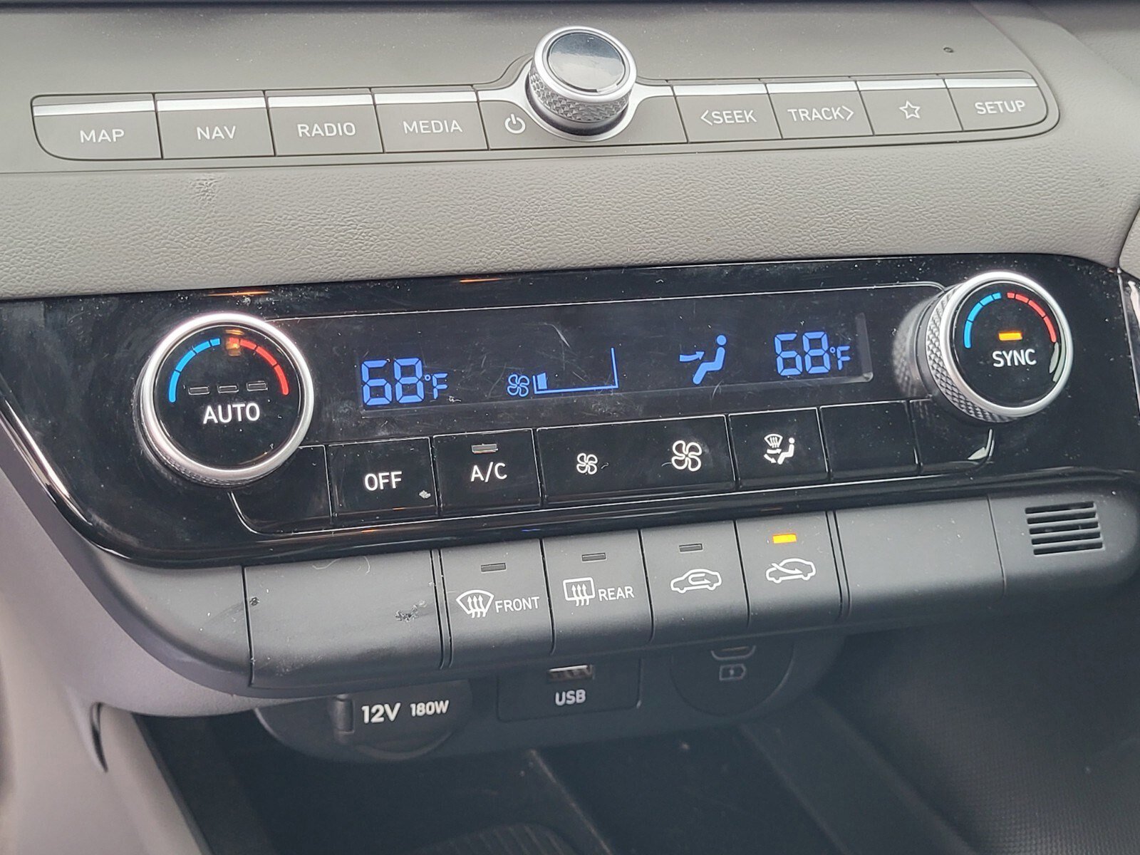 Used 2025 Hyundai Elantra SEL image 22