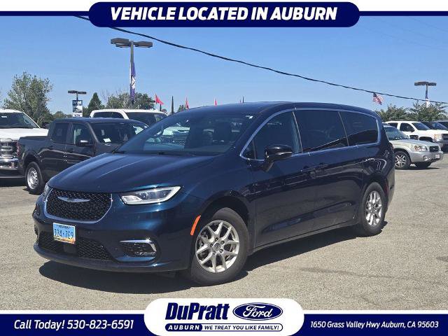 Used 2025 Chrysler Pacifica Select FWD image 1
