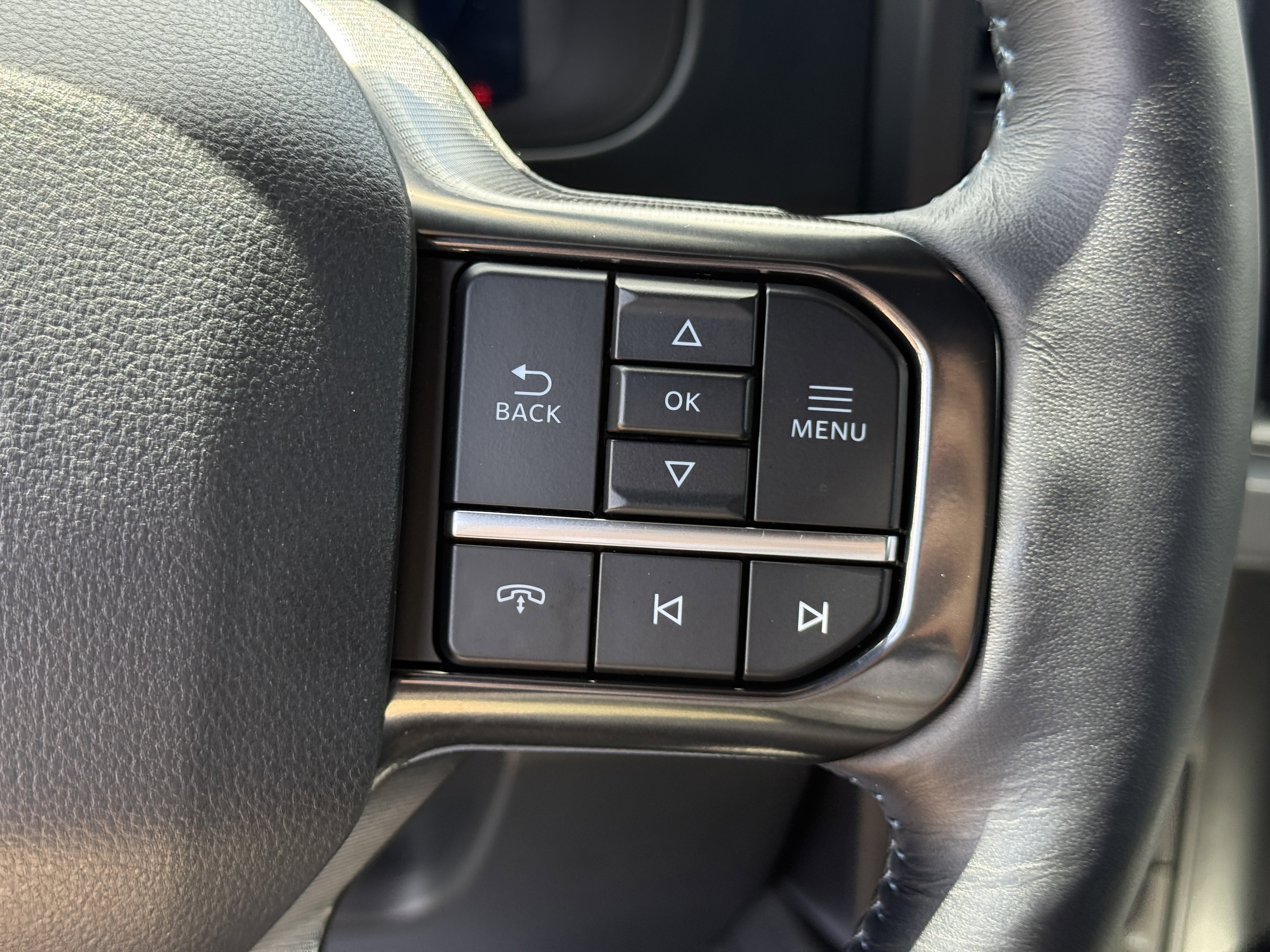 Certified 2025 Ford F250 Platinum w/ FX4 Off-Road Package image 27