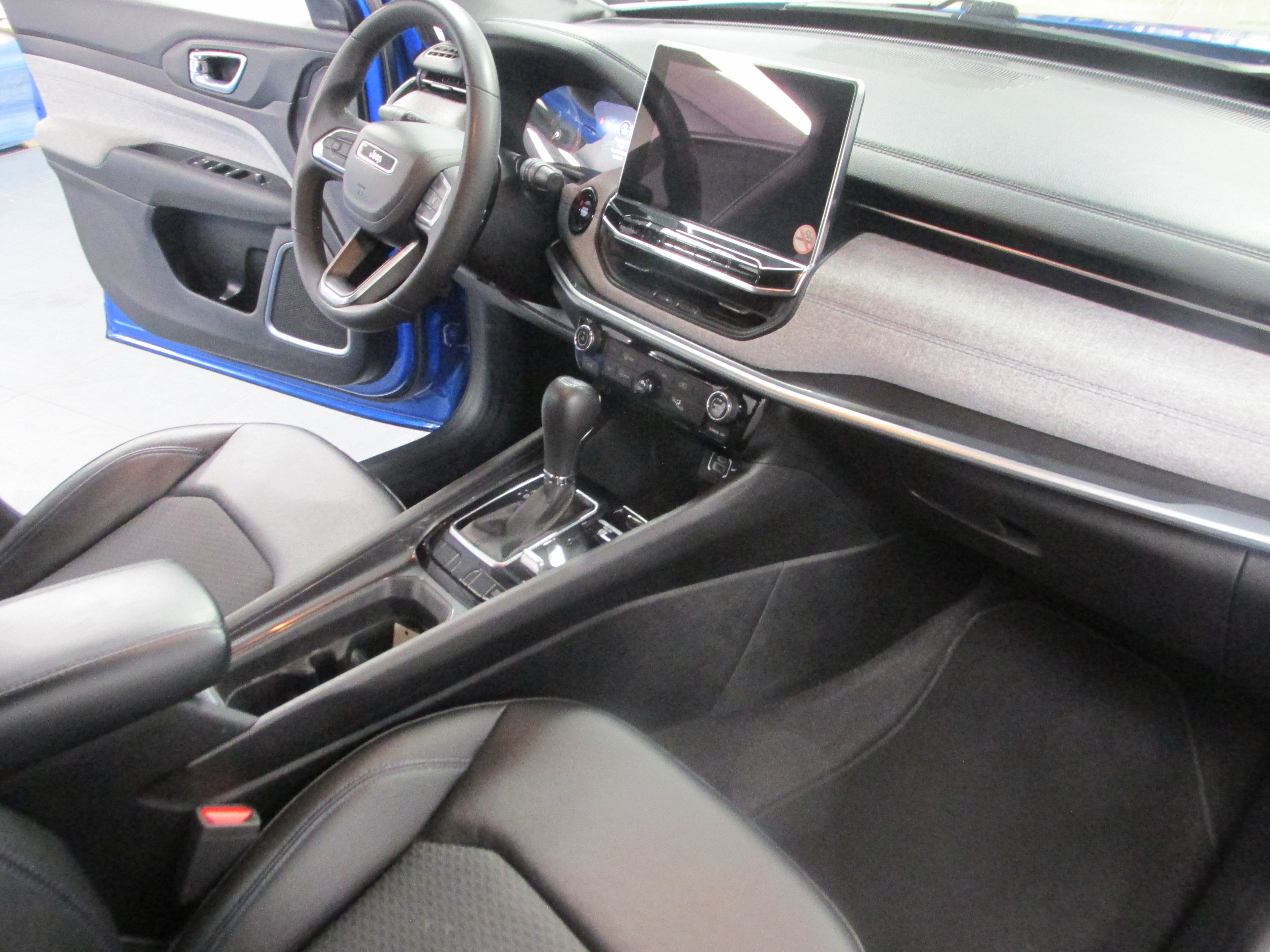 Used 2024 Jeep Compass Latitude AWD/4WD image 24