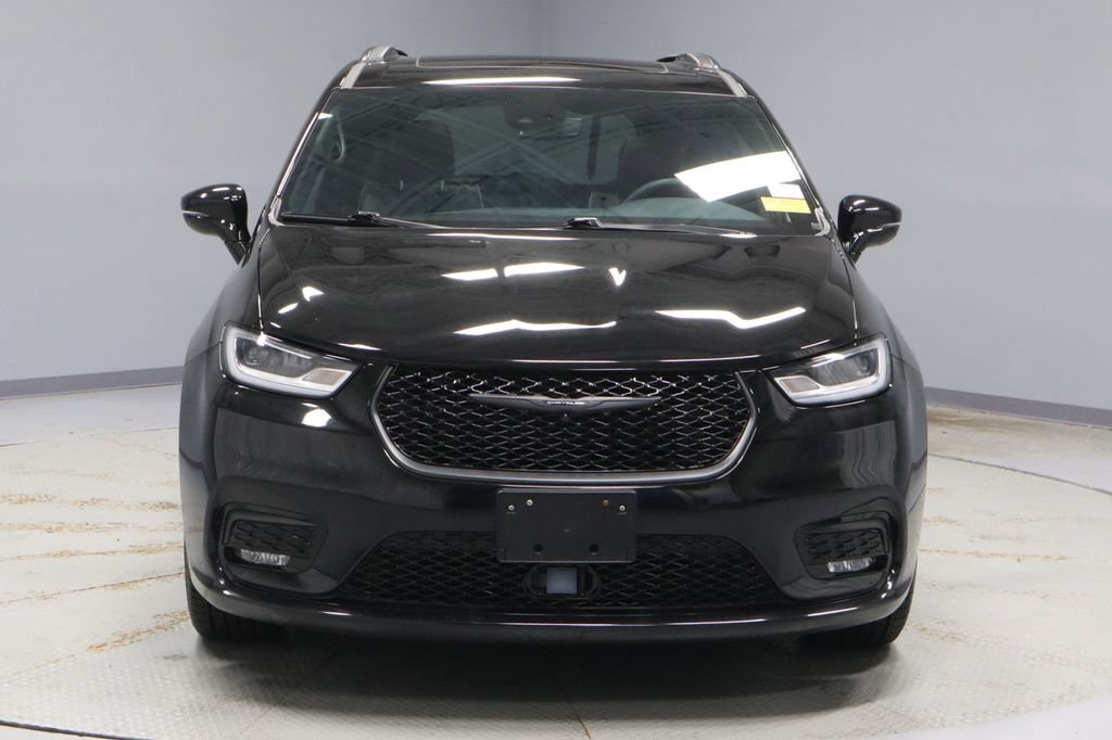 Used 2025 Chrysler Pacifica Limited FWD image 6