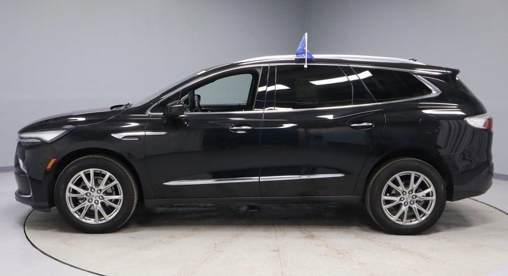 Used 2023 Buick Enclave Essence w/ Experience Buick Package image 2