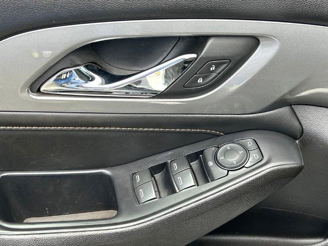 Used 2021 Chevrolet Traverse LS FWD image 17