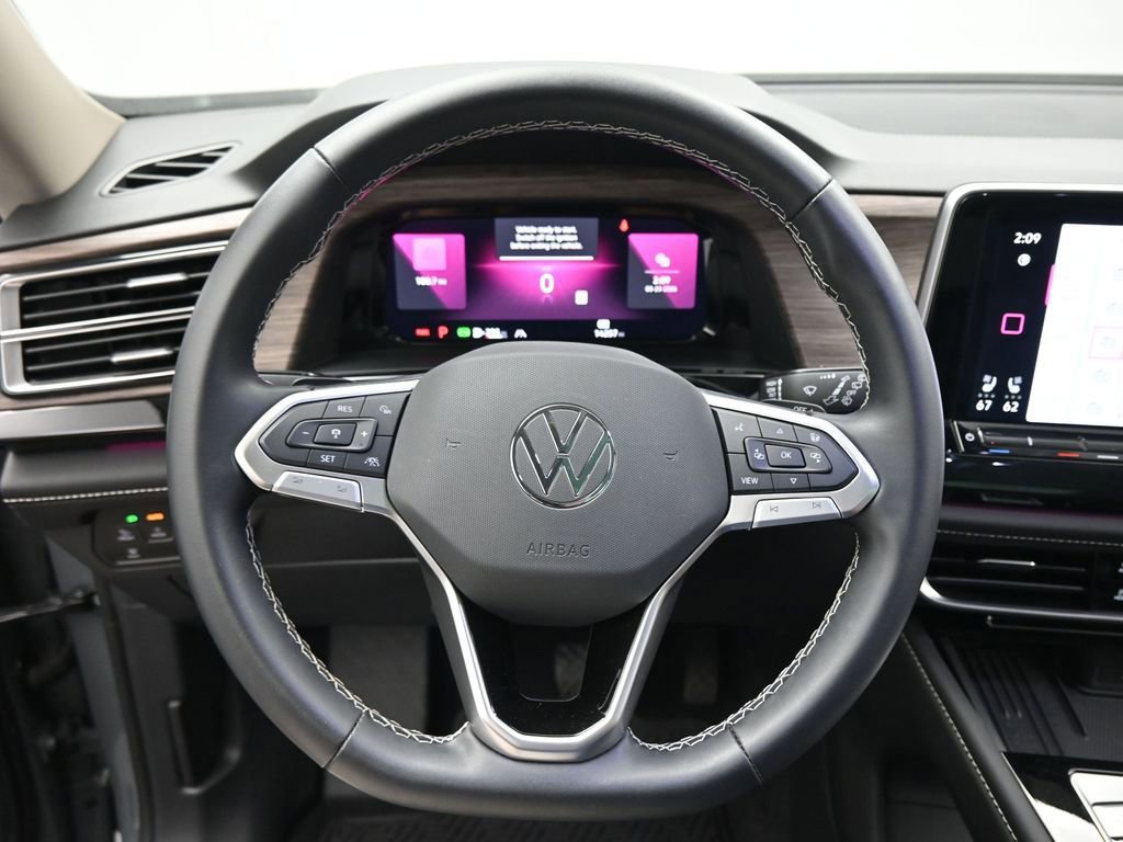 Used 2025 Volkswagen Atlas SEL AWD/4WD image 38