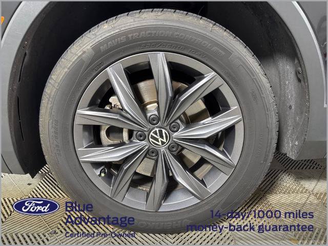 Used 2022 Volkswagen Tiguan SE w/ Panoramic Sunroof Package FWD image 14