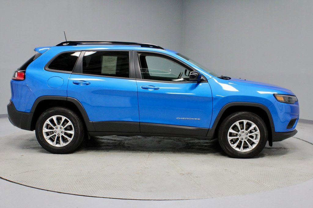 Used 2022 Jeep Cherokee Latitude Lux w/ Mopar Interior Package image 6