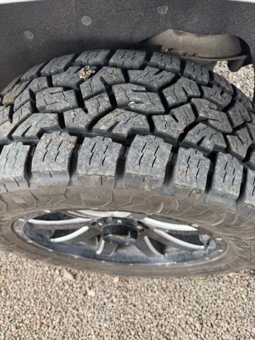 Used 2023 GMC Yukon XL SLT w/ SLT Premium Package image 6