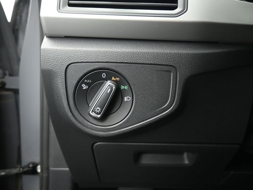 Used 2021 Volkswagen Atlas Cross Sport SE w/ Panoramic Sunroof Package image 37