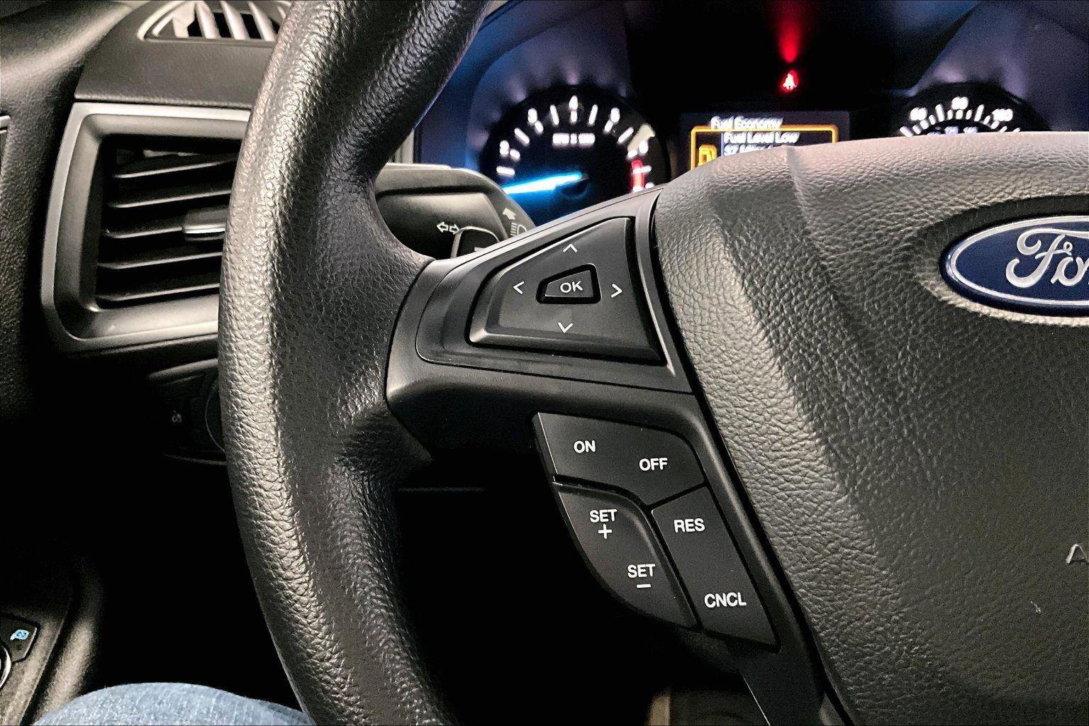 Certified 2018 Ford Edge SE image 17