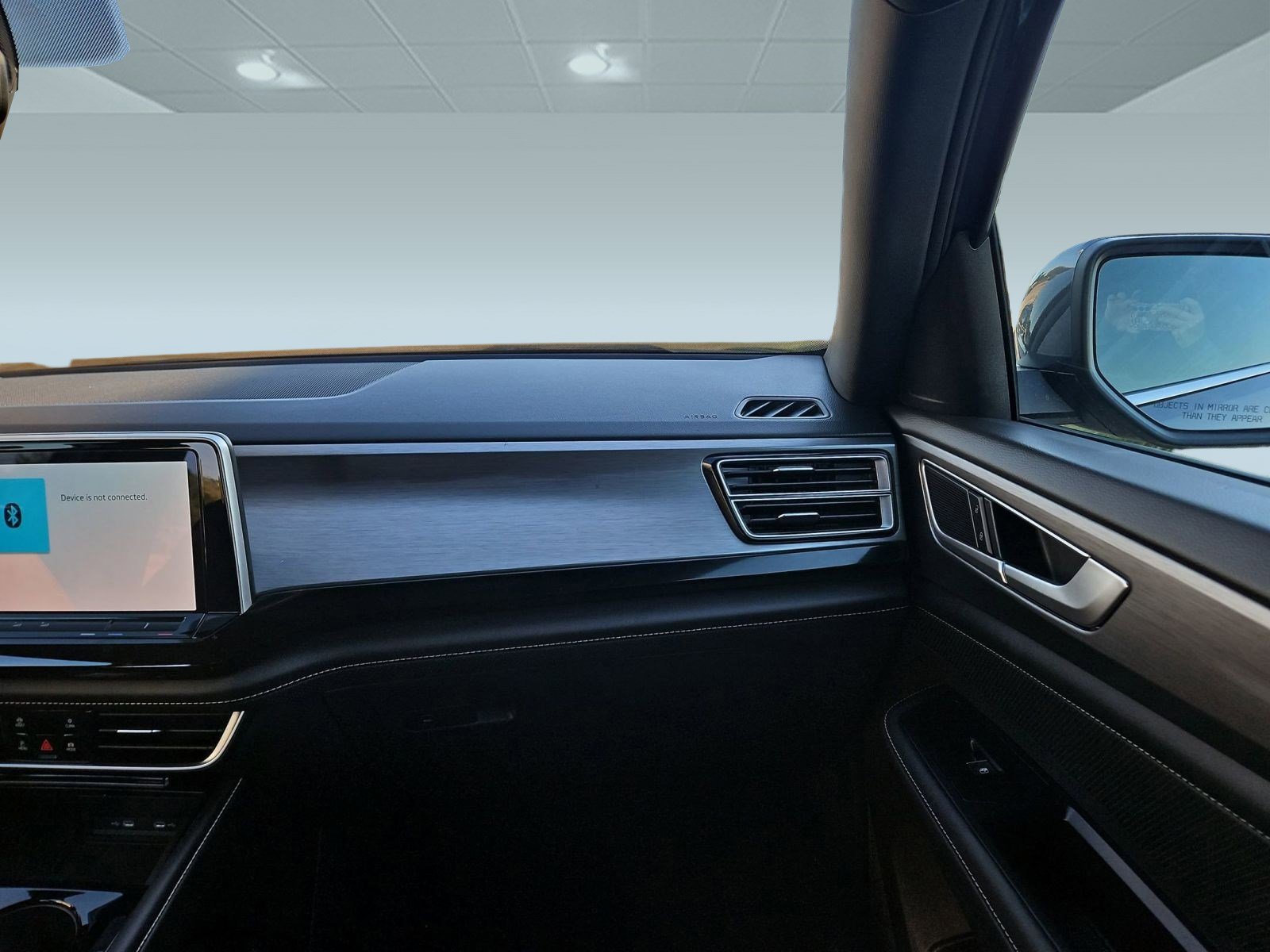 Used 2025 Volkswagen Atlas Cross Sport SE image 28