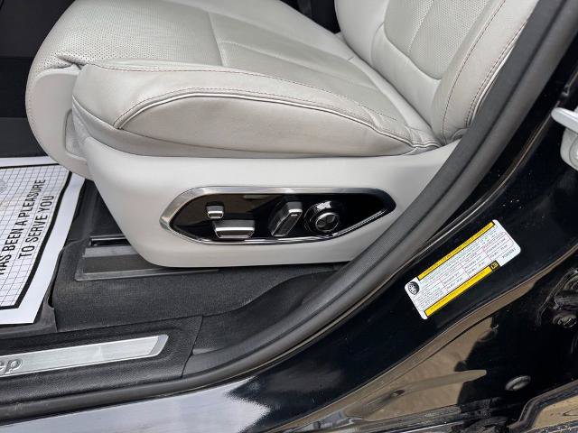 Used 2023 Jeep Grand Cherokee Overland w/ Advanced Protech Group III AWD/4WD image 13