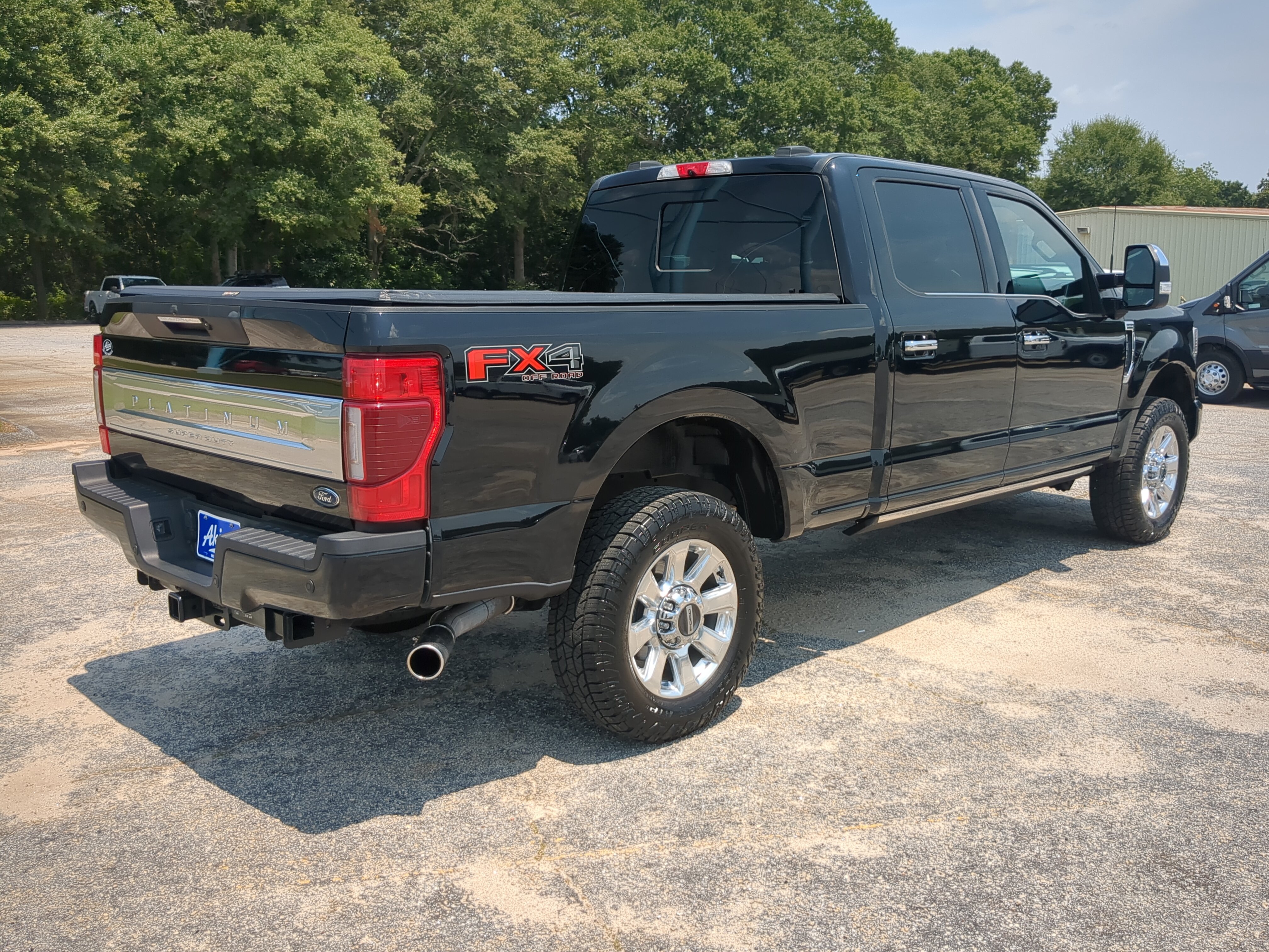 Certified 2022 Ford F250 Platinum w/ FX4 Off-Road Package AWD/4WD image 3