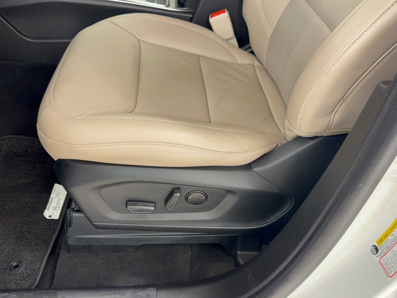 Certified 2023 Ford Explorer Limited w/ Limited Technology Package RWD image 16
