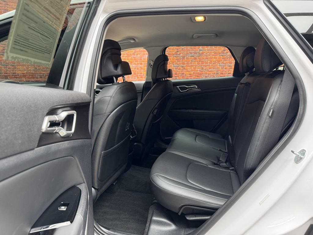 Used 2025 Kia Sportage EX FWD image 24