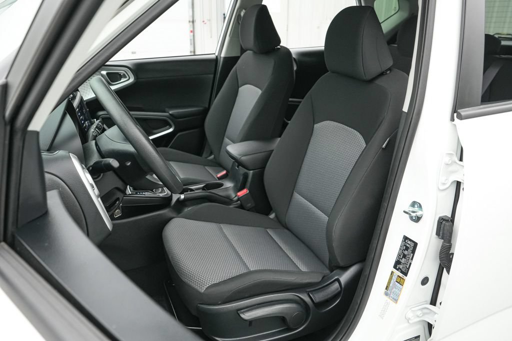Used 2025 Kia Soul LX w/ LX Technology Package FWD image 11