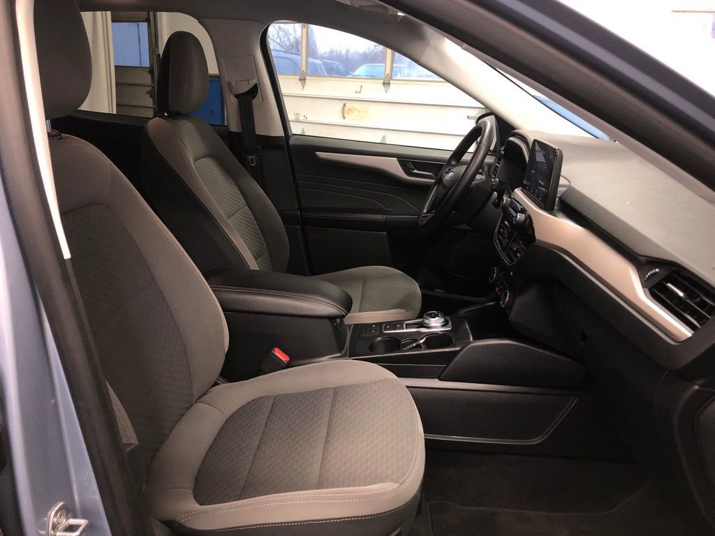 Certified 2022 Ford Escape SE w/ Cold Weather Package image 32