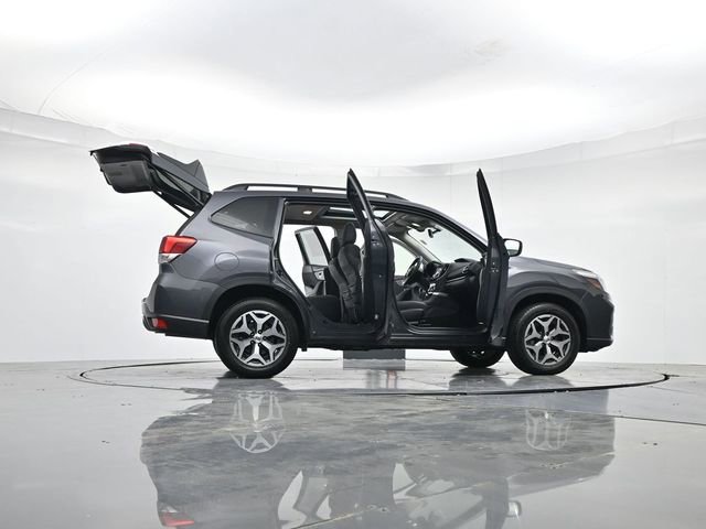 Used 2020 Subaru Forester Premium image 50