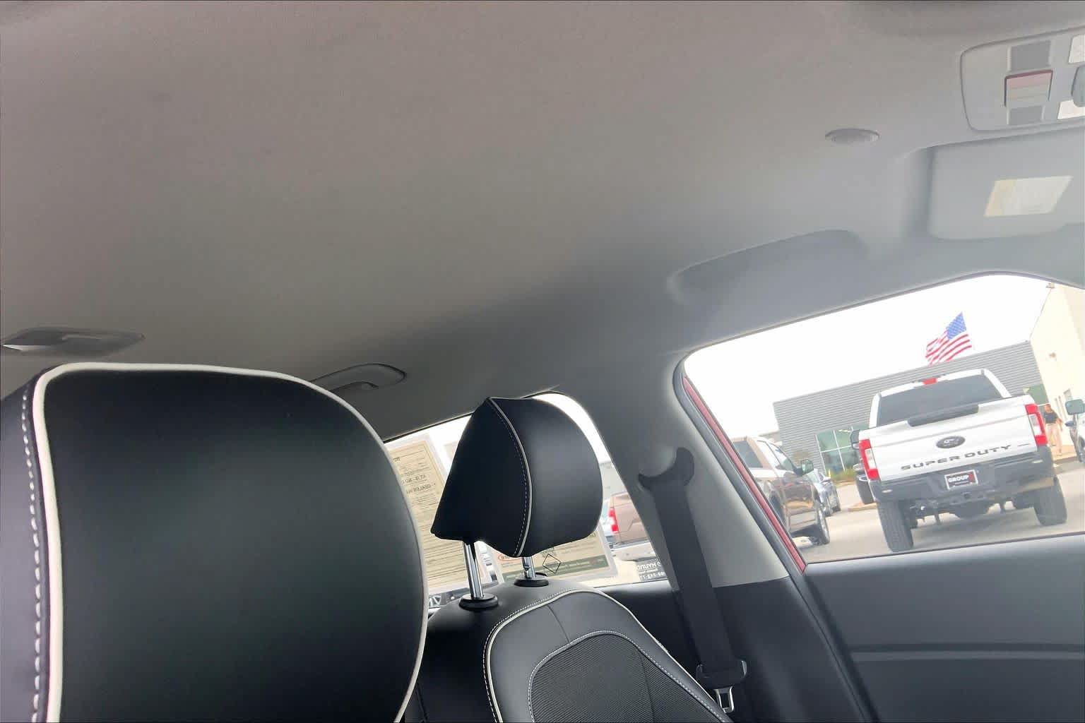 Used 2024 Hyundai Venue Limited FWD image 13