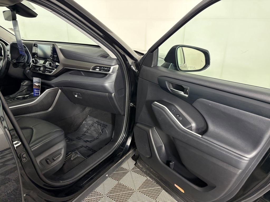 Used 2021 Toyota Highlander XLE image 39