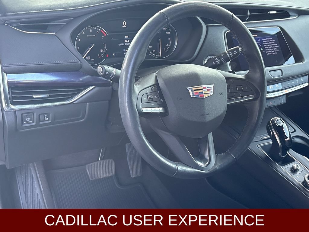 Used 2023 Cadillac XT4 Luxury w/ Cold Weather Package FWD image 9