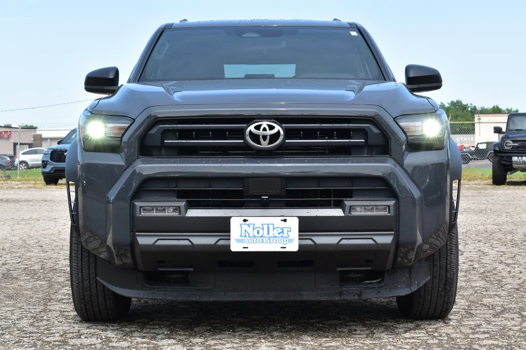 Used 2025 Toyota 4Runner SR5 AWD/4WD image 2