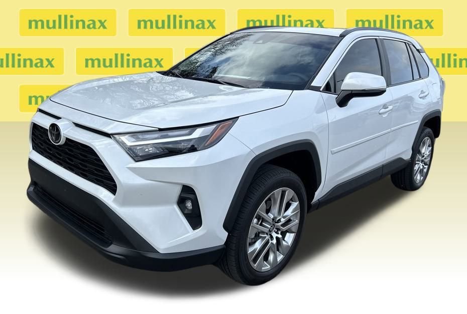 Used 2025 Toyota RAV4 XLE Premium image 4