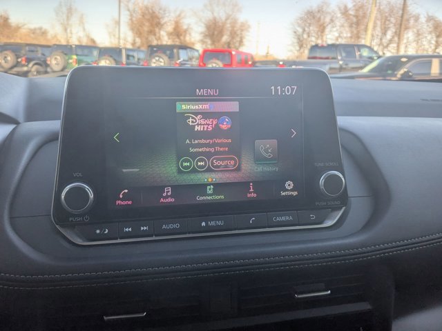 Used 2024 Nissan Rogue SV w/ SV Premium Package image 21