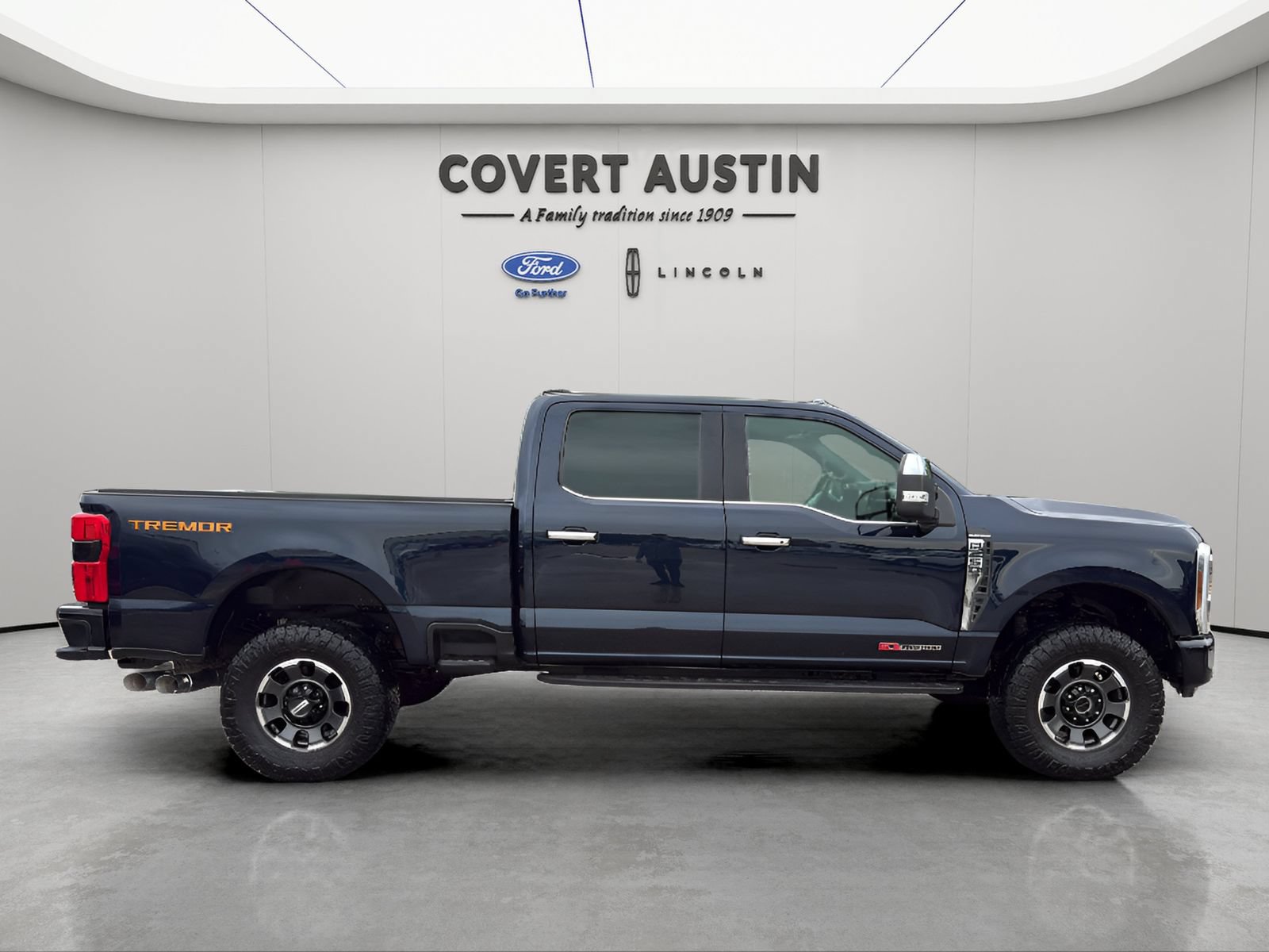 Certified 2024 Ford F250 Platinum w/ Tremor Off-Road Package AWD/4WD image 7